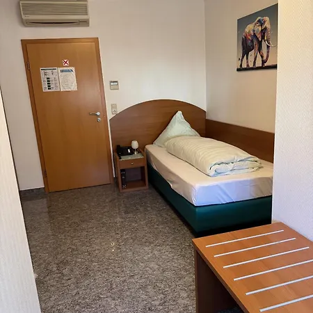 & Restaurant Garda מלון 3*