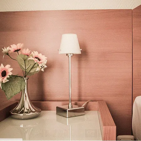 & Restaurant Garda מלון 3*